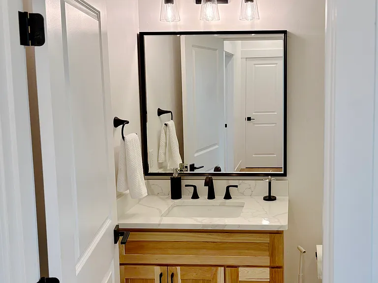 1011 Green Valley Ct — Photo 5