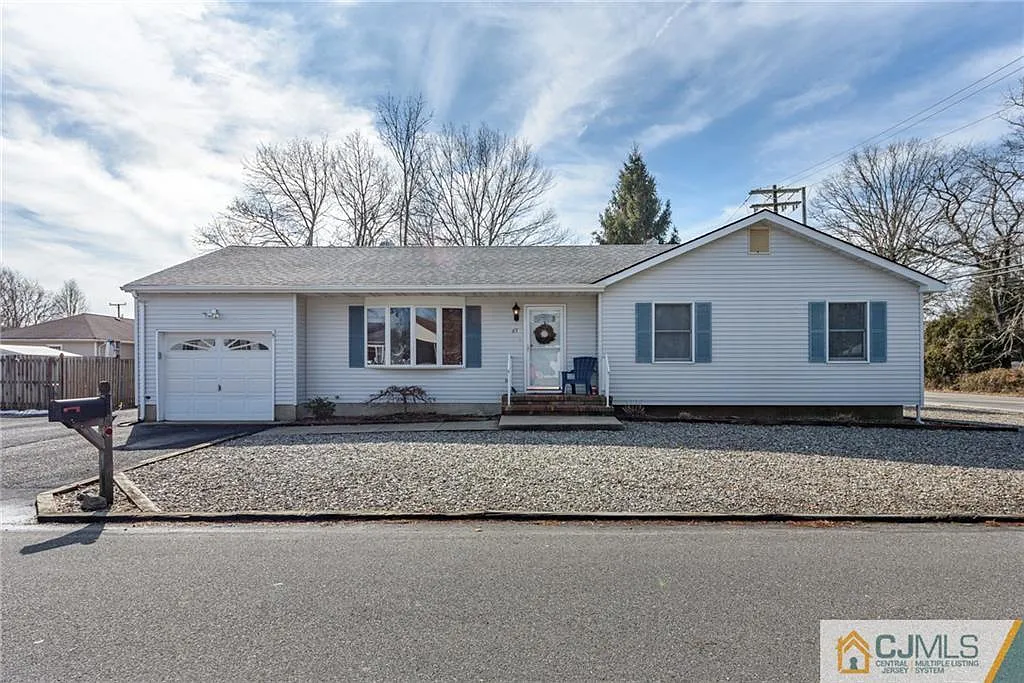 65 Chestnut St photo 1