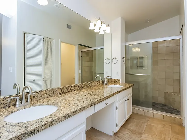 1366 E Vaughn Ave — Photo 11