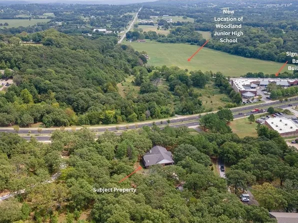 3949 N Crossover Rd, Fayetteville, AR 72703