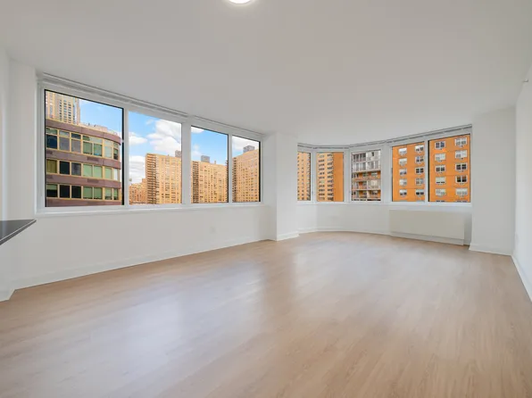 140 Riverside Boulevard image 1 of 17