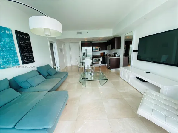 950 Brickell Bay Dr, Miami, FL
