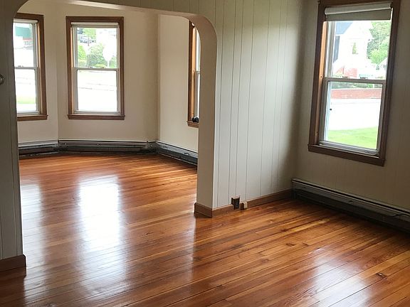 5th image of 636 Woonasquatucket Ave
