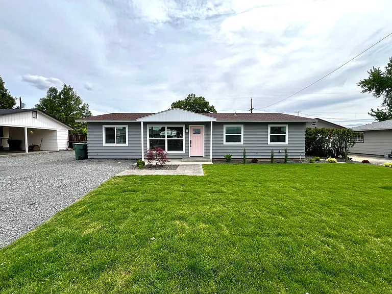 1007 S 50th Ave — Photo 1