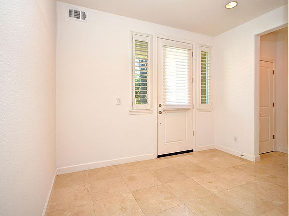 3rd image of 976 E Duane Ave