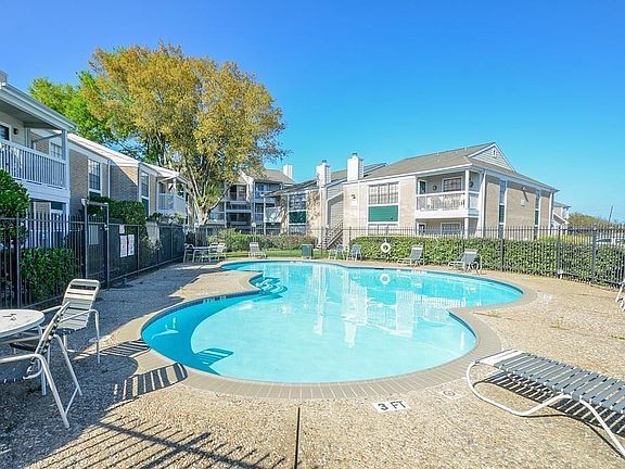3rd image of 12660 Ashford Point Dr APT 209