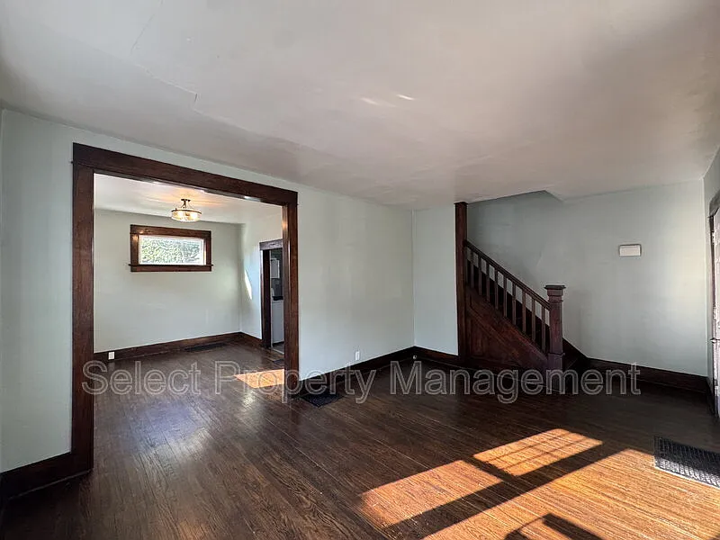 2 bed, 1.5 bath, 996 sqft, $1,249 — Photo 2