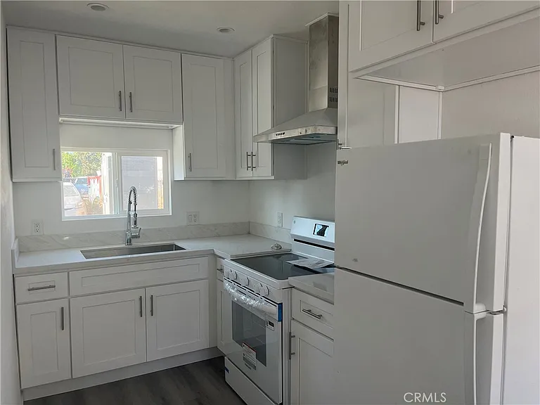 1387 W Holt Ave — Photo 9
