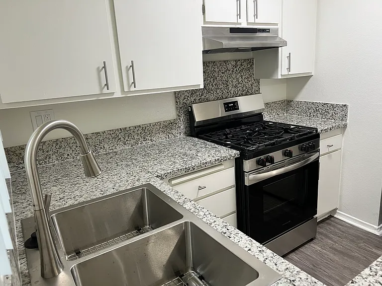 Knotty Apartments — Photo 21