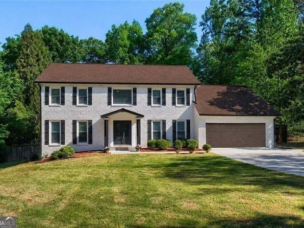 2368 Fenhurst Pl, Dunwoody, GA 30338