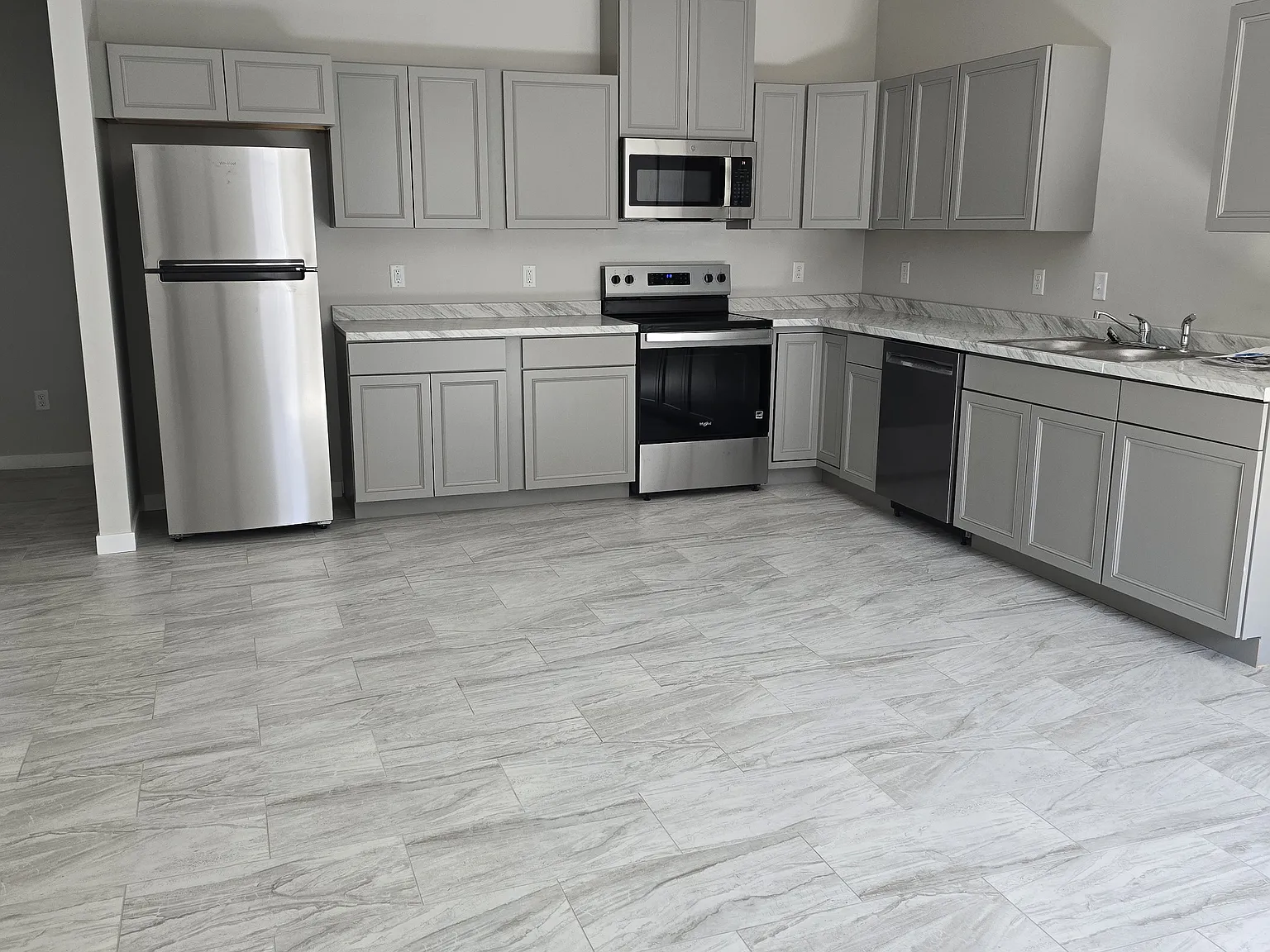 3 bed, 1200 sqft, $1,800 — Photo 3