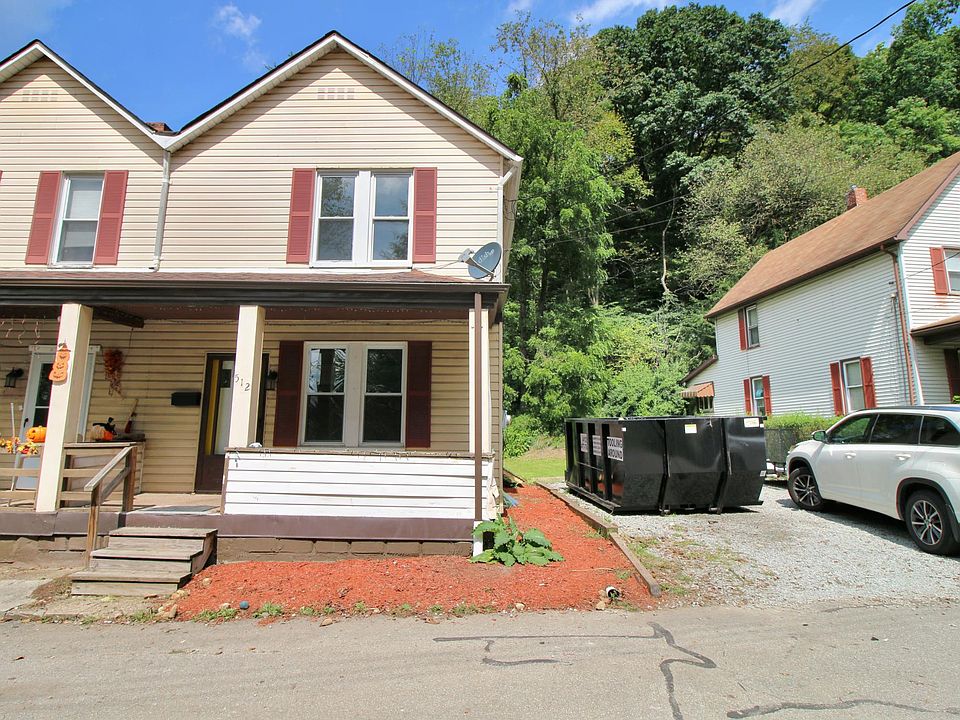 512 Coal St (right side of duplex)