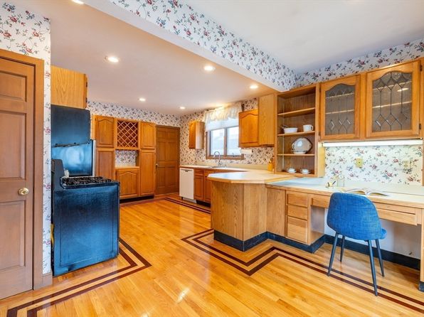 345 Upham St, Melrose, MA 02176