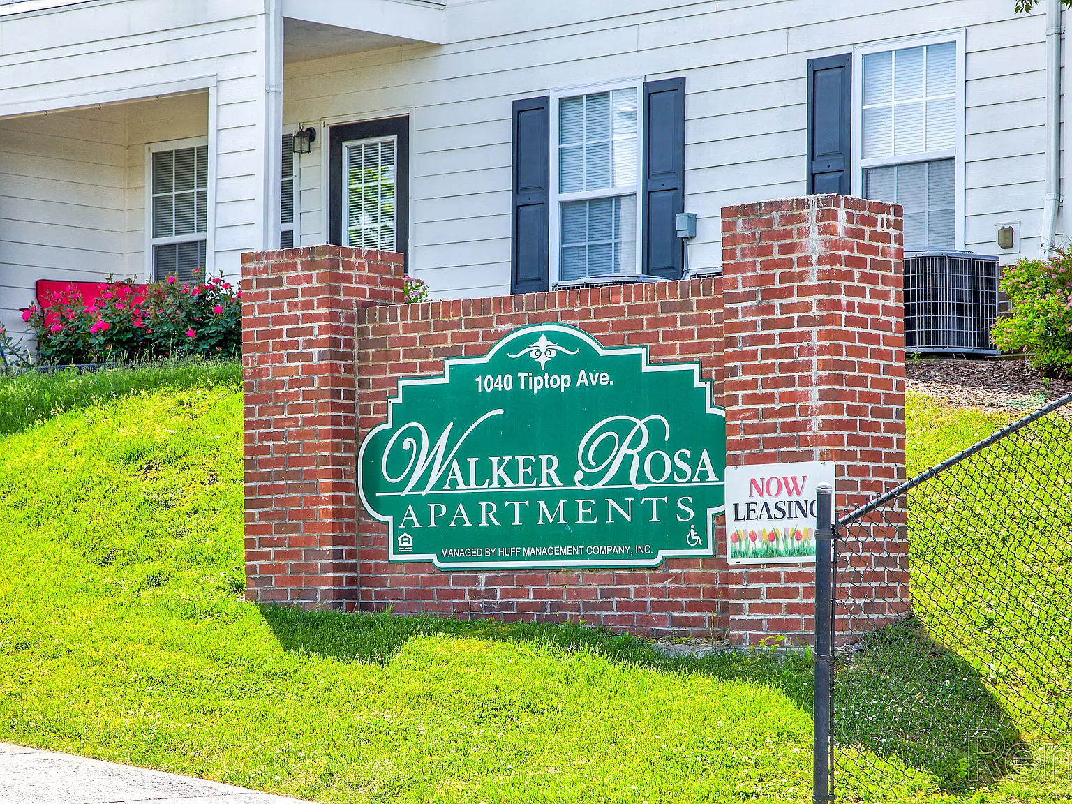 Walker Rosa Apartments — Photo 1