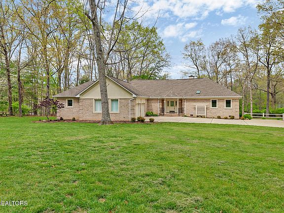 4th image of 662 Laurel Cir