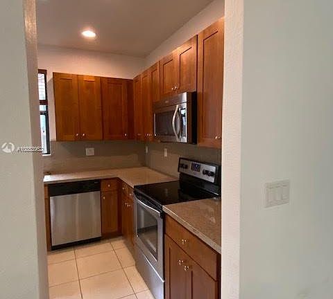4th image of 981 NW 97th Ct #981