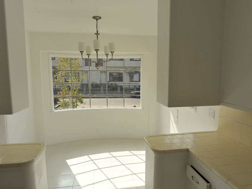 2nd image of 2121 Carlos St