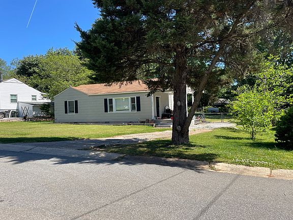 2nd image of 1877 Clearwater Dr SE
