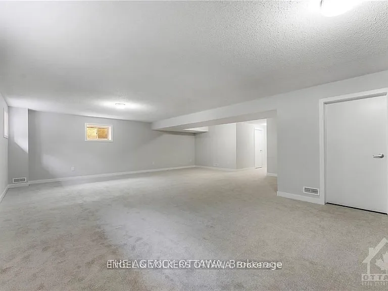 89 Hackamore Cres — Photo 20