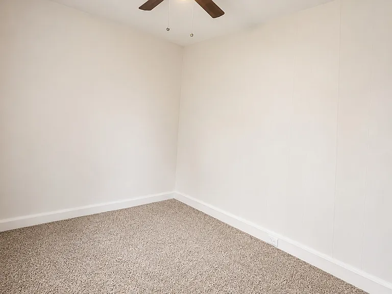 828 E Cornwall St — Photo 15