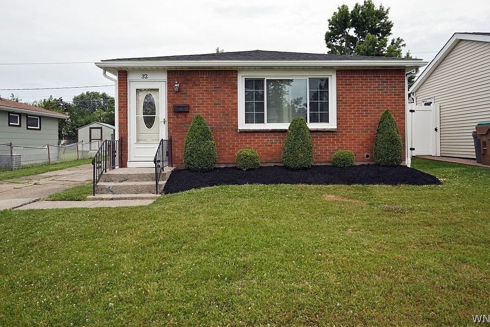 1st image of 32 W Toulon Dr