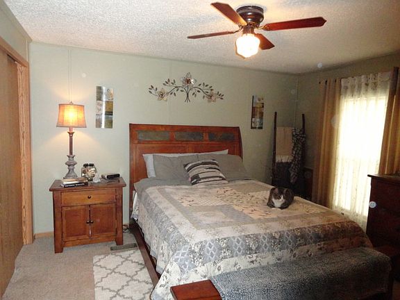 3rd image of 5831 Creek Dr