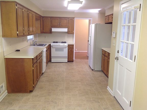 4th image of 618 Shiloh Ct