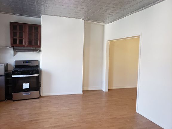 4th image of 259 Devoe St Floor 2