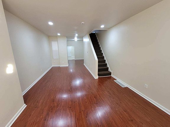 3rd image of 2855 Aramingo Ave
