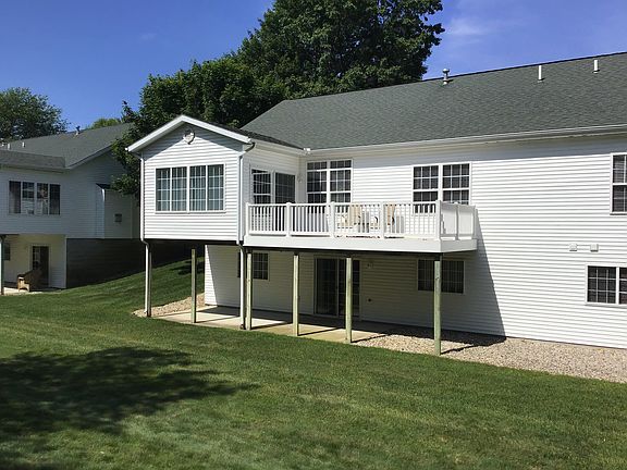 Rear with 10' X 20' deck 