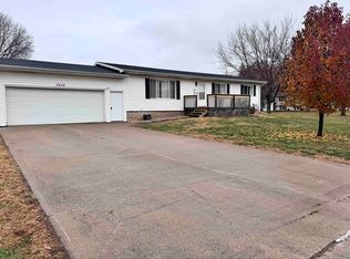 1302 Emerald St, Onawa, IA 51040