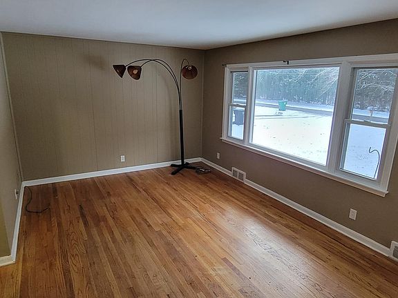 3rd image of 53176 N Twyckenham Dr