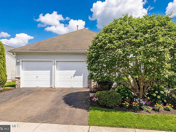 3rd image of 12 Dunrovin Ct