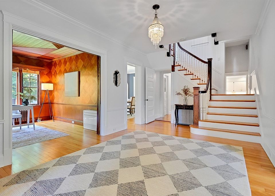 1st image of 84 Lakeview Ave