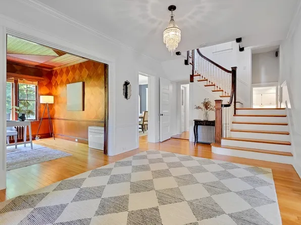 84 Lakeview Ave, Haverhill, MA 01830