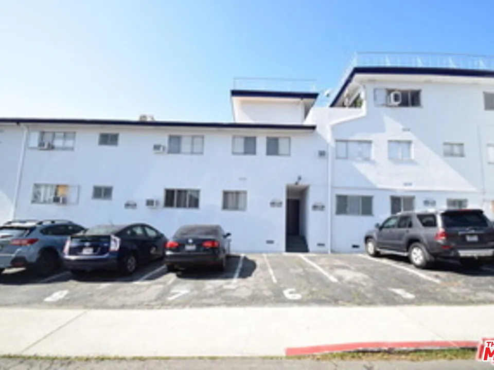 1940 Carmen Ave #PENTHOUSE