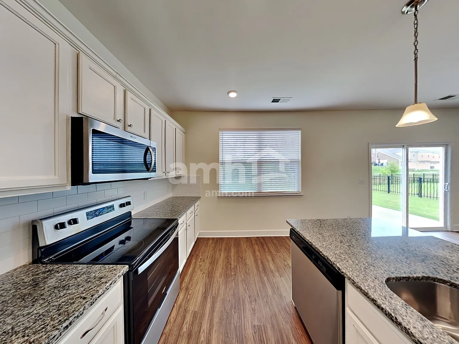 3 bed, 2.5 bath, 1895 sqft, $2,420 — Photo 4
