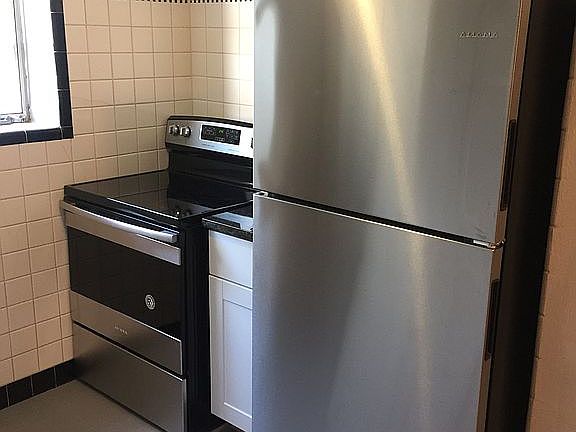 3rd image of 7100-7102 Jamieson Ave