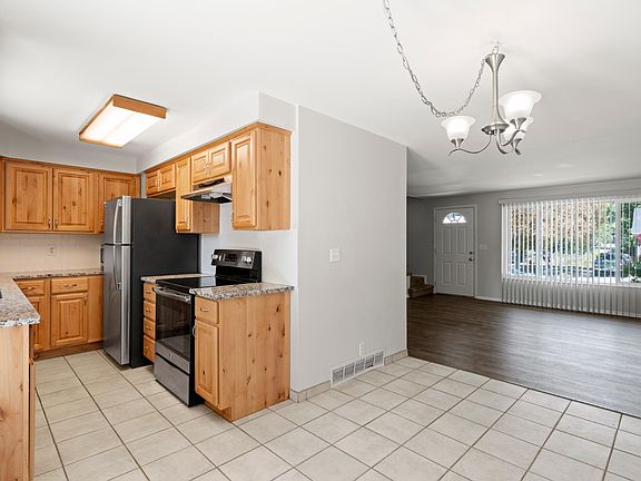 3rd image of 1162 E Kensington Ave