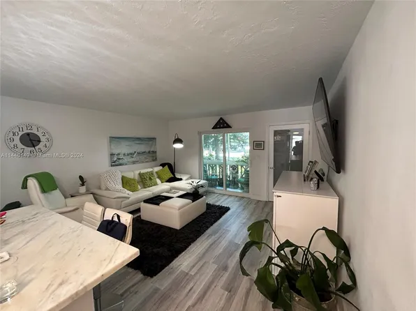 200 Galen Dr APT 108, Key Biscayne, FL 33149