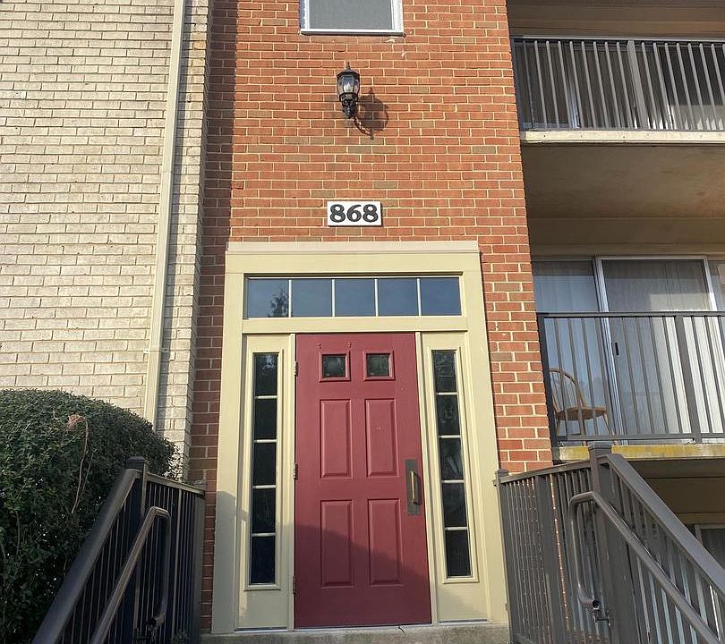 1st image of 868 College Pkwy #30