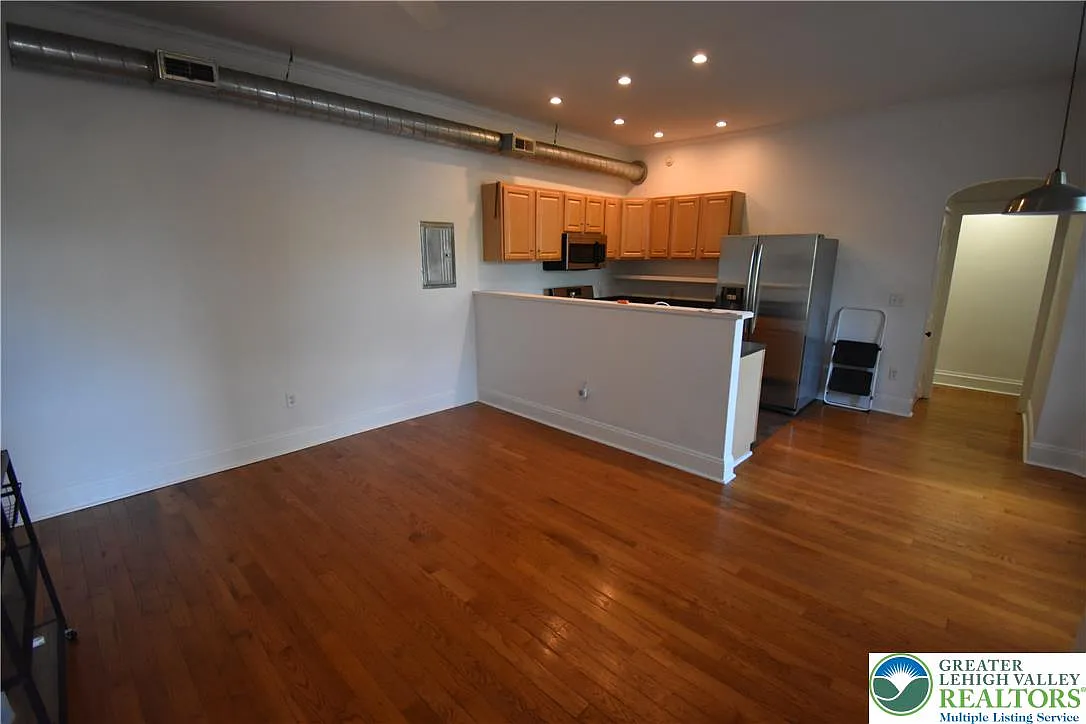 2 bed, 2.0 bath, 768 sqft, $1,950 — Photo 2