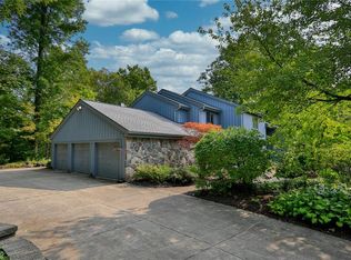 14615 River Glen Dr, Novelty, OH 44072
