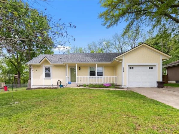 604 Birch St, Peculiar, MO 64078