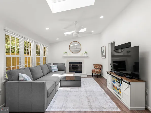 118 Tulip Dr, Gaithersburg, MD 20877