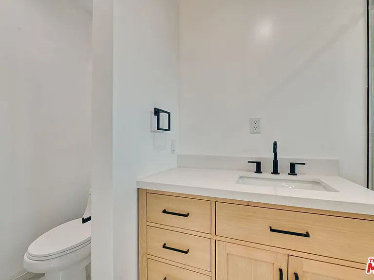 843 Westbourne Dr #B — Photo 7