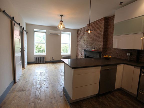 3rd image of 607A Vanderbilt Ave APT 2