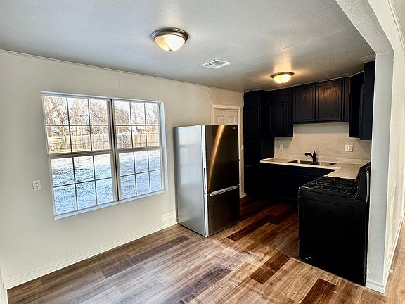 4th image of 211 W Lilac Ln
