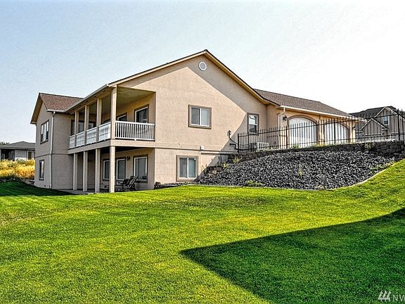 2nd image of 390 Viewmont Dr SE