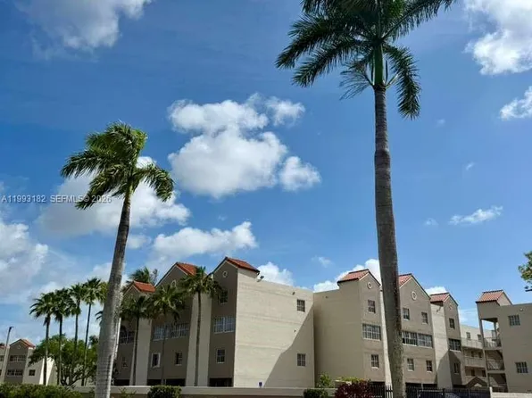 6115 NW 186th St APT 104, Hialeah, FL 33015
